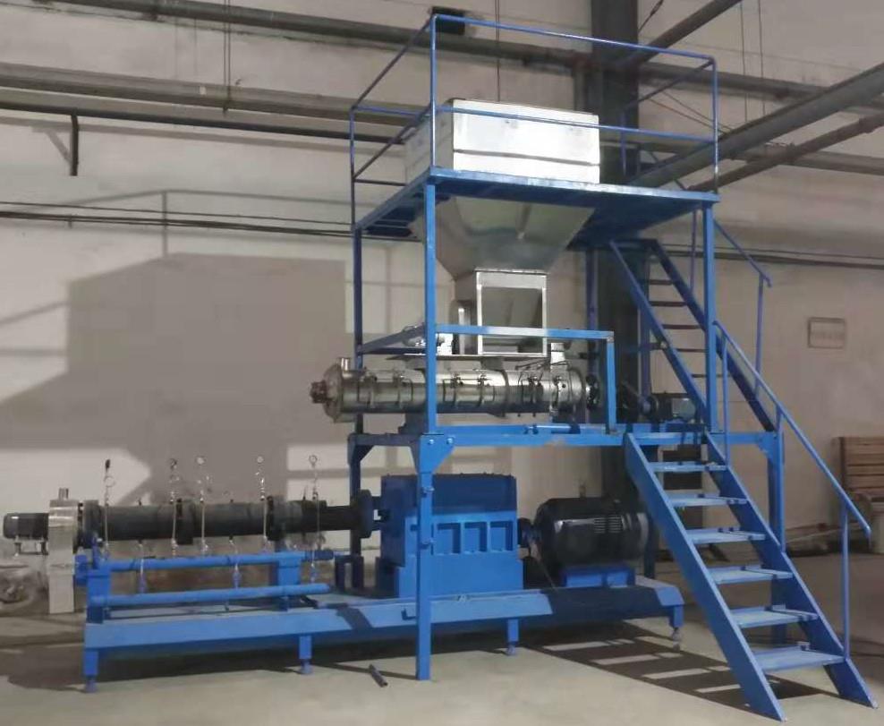 Fish food extruder machine